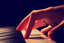 C7:坎宁安25+12+11三分准绝杀 活塞送热火9连败.